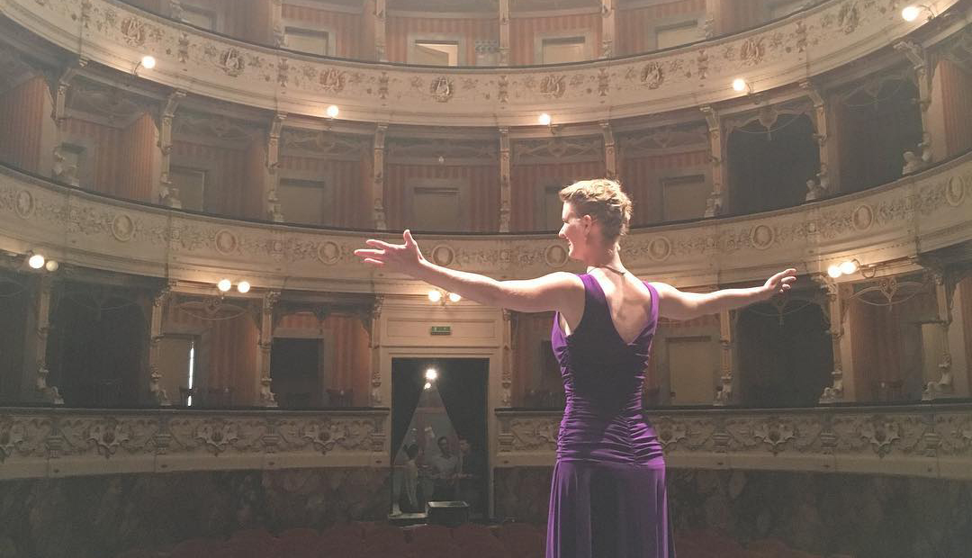Ivey Barr at Teatro Communale di Cagli, photo by Bixao Wang